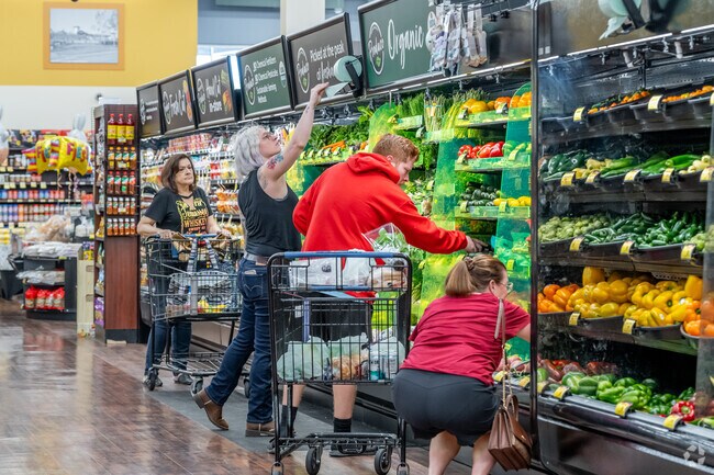For fresh produce and hot foods, Lake Edge residents can shop at Albertsons.