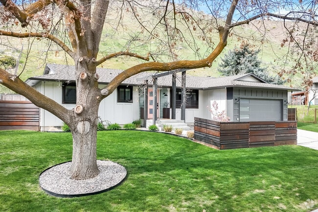 Find iconic custom ranch style homes mixed with craftsman and tudor style homes in Collister.