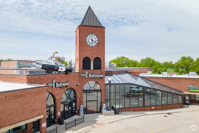 Woodridge's Hollywood Blvd Cinema features first-run movies and in-theater dining.