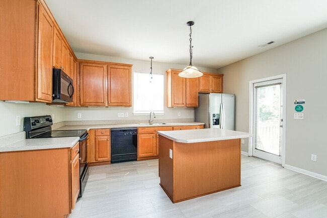 360 Stobhill Ln, Holly Springs, NC 27540 - photo 6