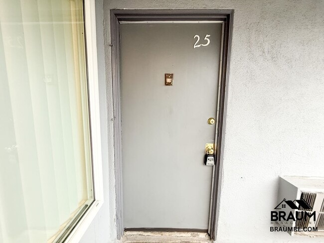 5131 Buffalo Ave unit 25, Sherman Oaks, CA 91423 - photo 2
