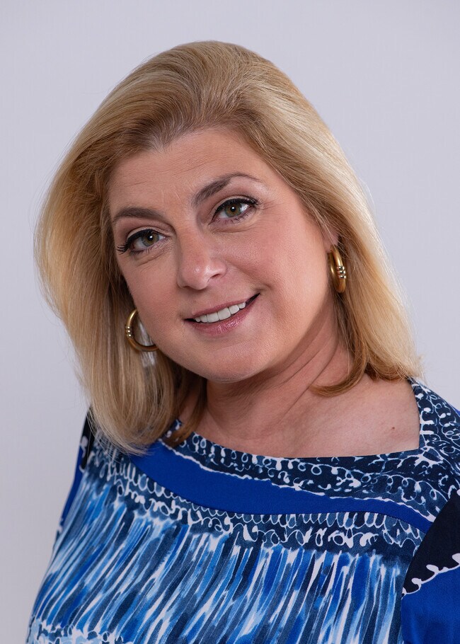 NINA FIASCONARO