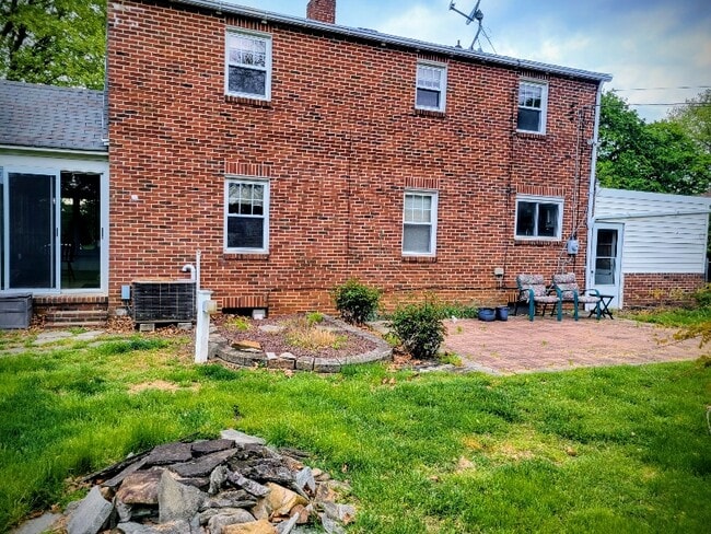 551 S Royal St, York, PA 17402 - photo 4