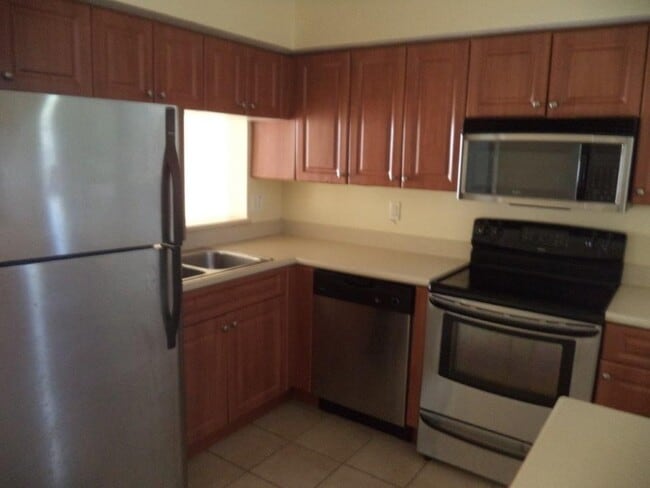 8331 Bernwood Cove Loop, Fort Myers, FL 33966 - photo 2