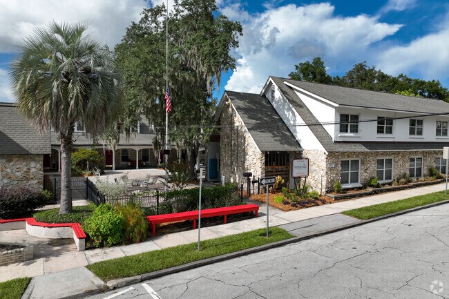 Front entrance to the  Ambleside School Of Ocala.