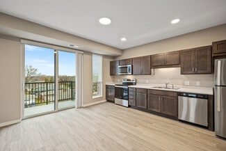 4040 W 70th St, Edina, MN 55435