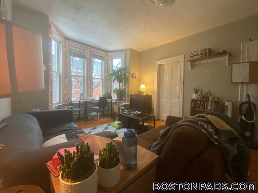 44 Delle Ave unit 2, Roxbury Crossing, MA 02120 - photo 1