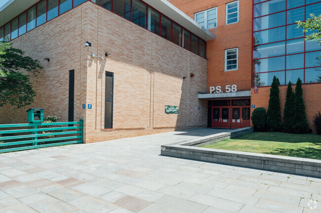 PS 58R is rated an 8 out of 10 in terms of student progress.