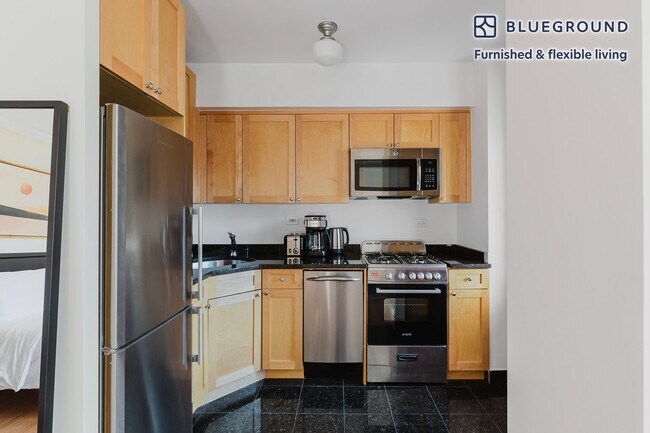 95 Christopher St unit FL6-ID1681, New York, NY 10014 - photo 6