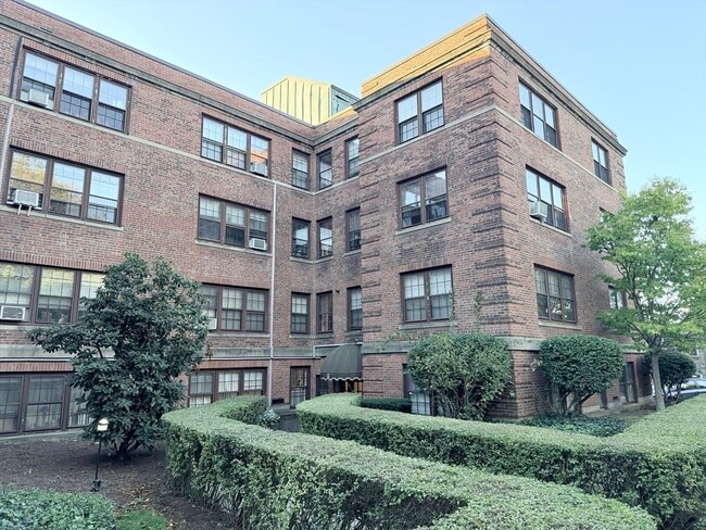 17 Kilsyth Rd unit 1, Brookline, MA 02445 - photo 2