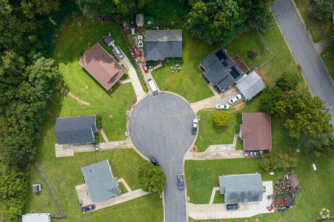 A cul-de-sac of homes gives Bryson Ridge a small-town feel.