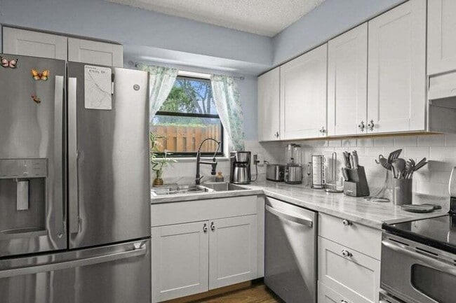 901 Riverside Dr, Greenacres, FL 33463 - photo 4