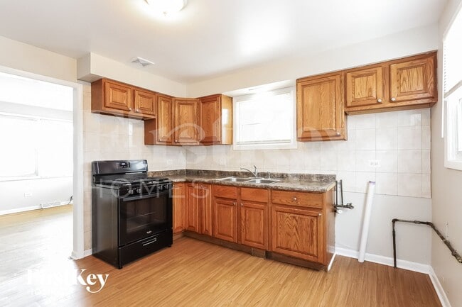 3028 W 141st St, Blue Island, IL 60406 - photo 4