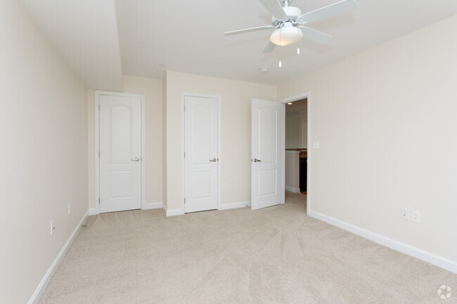 1BR, 1BA - 768 SF