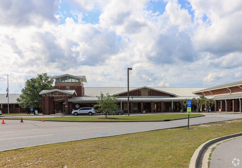 Sandlapper Elementary School emphasizes critical thinking and problem-solving skills.