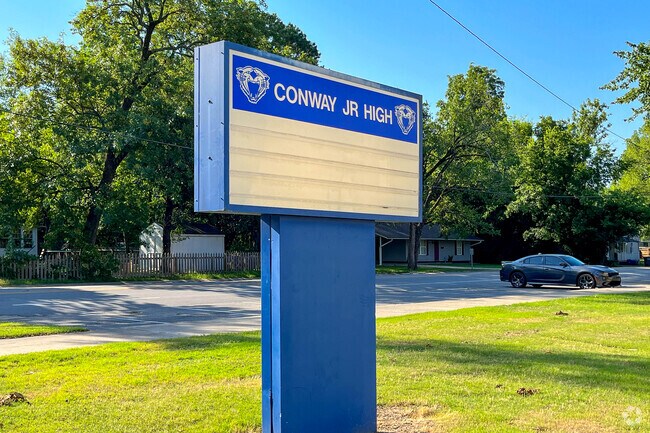 Conway Junior High School earn an A-minus from Niche.