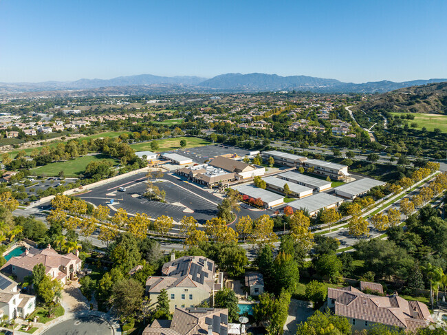 Students and staff love the campus of Oak Hills Elementary School.