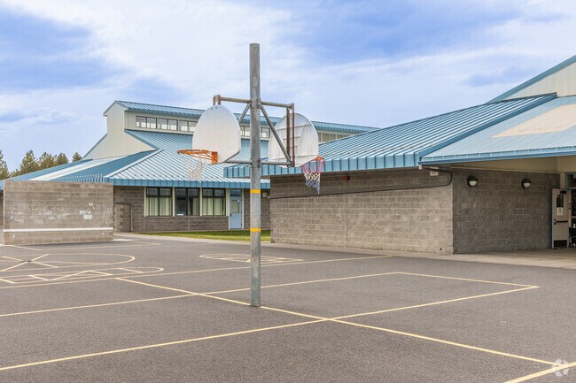 Younger students in La Pine attend La Pine Elementary School.
