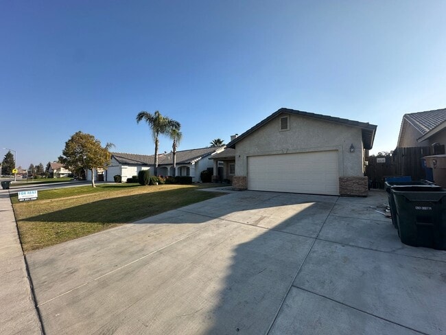 4013 Amherst Forest Rd, Bakersfield, CA 93313 - photo 2
