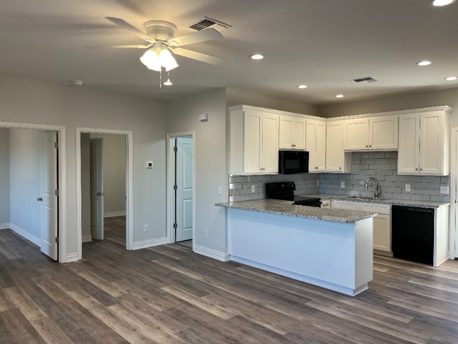 304 W Redwood St unit 304-A, Holliday, TX 76366 - photo 2