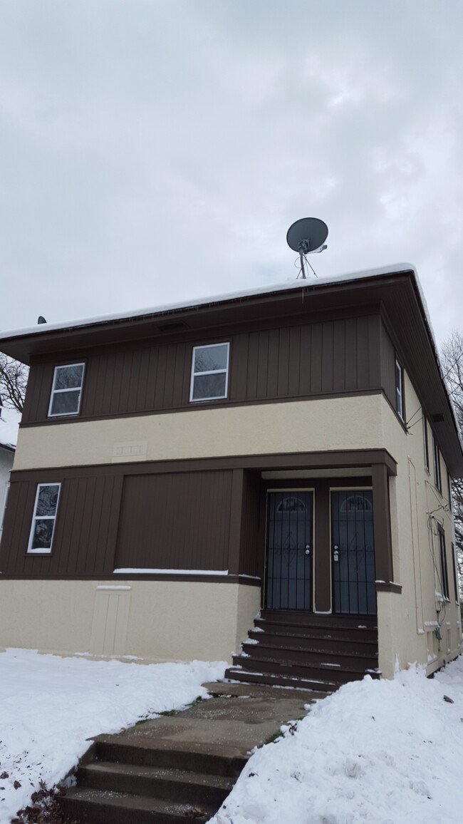 1510 School St Unit 1st Floor, Rockford, IL 61101
