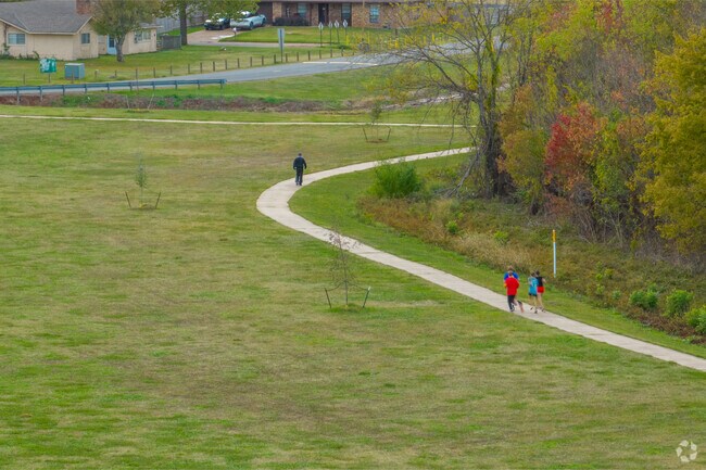 There are several walking trails surrounding North Bossier Park.