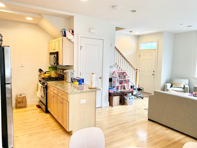 113 2nd St unit 109, Cambridge, MA 02141 - photo 6