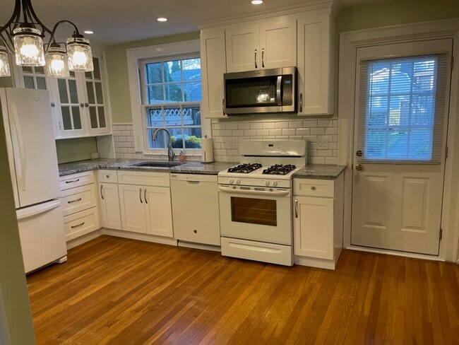 3869 Beech St, Cincinnati, OH 45227 - photo 4