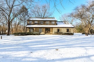 5N400 Fence Rail Ct, St. Charles, IL 60175