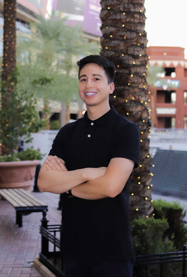 Agent Photo
