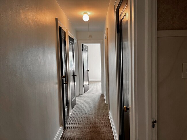 5035 Walnut St unit 5035 Walnut, Kansas City, MO 64112 - photo 6