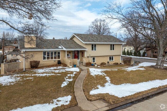 There are many homes for residents to choose from in Fremont.