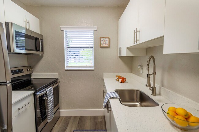 Vue on 67th, Davie, FL 33314 - photo 2