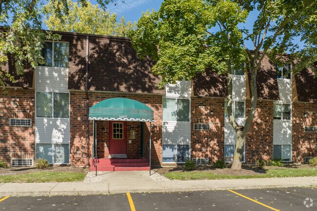 Dunes Manor residents have a variety of apartment options.