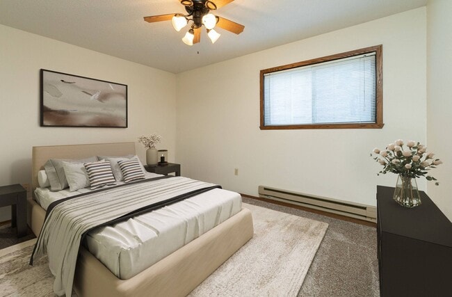 Fargo, ND Maplewood Bend Apartments | Bedroom