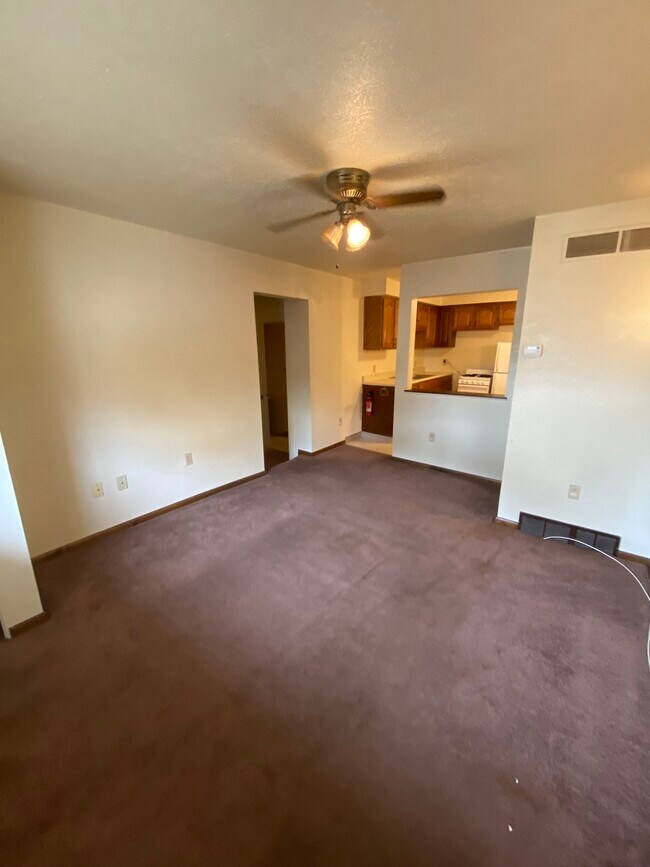 700 Brinton Ave, Pitcairn, PA 15140