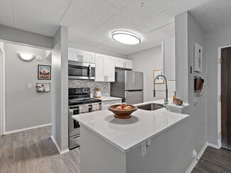 16700 Quarry Rd, Southgate, MI 48195