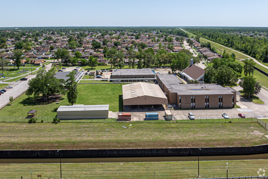 Laureate Academy has 457 students in grades K-8.