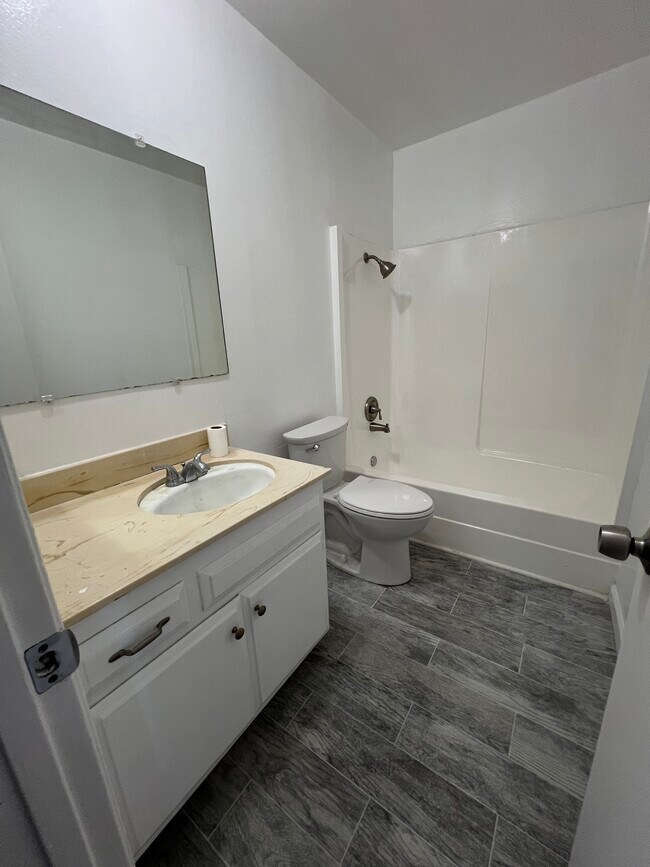 2626 W Aurora St unit 4, Santa Ana, CA 92704 - photo 5