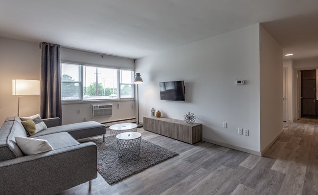 2867 S Kinnickinnic, Milwaukee, WI 53207 - photo 3