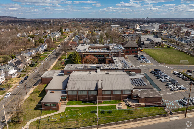 Somerville Middle School's academics receive a C+ from Niche.