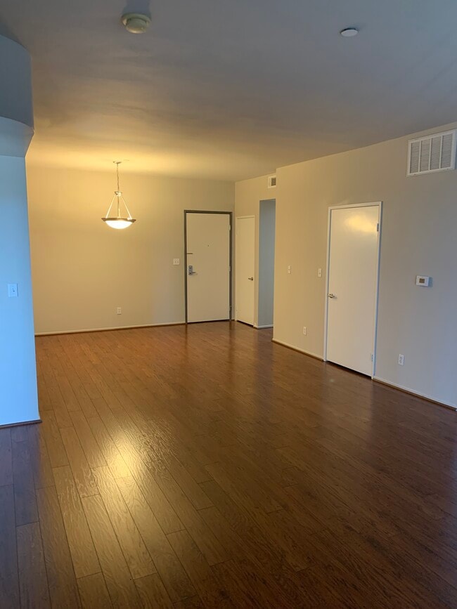 10717 Lawler St unit 2nd Floor, Los Angeles, CA 90034 - photo 4