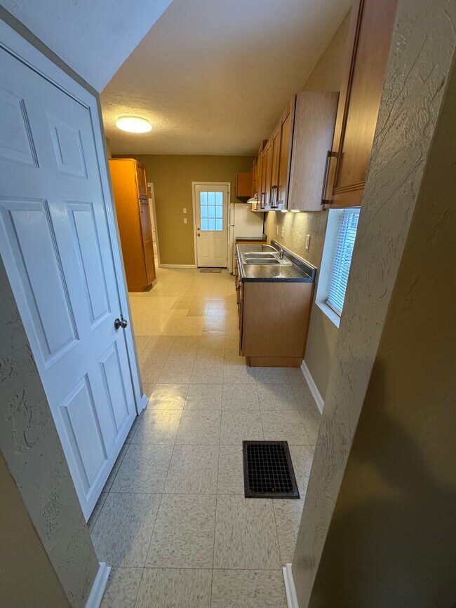 114 W Berkeley St, Uniontown, PA 15401 - photo 5