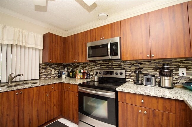 8310 NW 54th Ct, Lauderhill, FL 33351 - photo 4