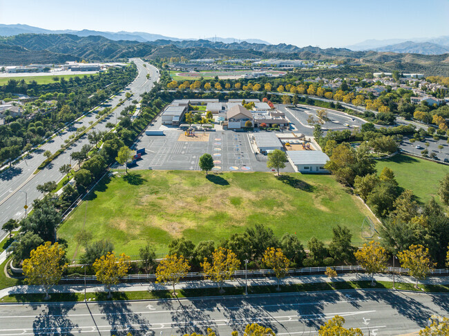 Oak Hills Elementary School has lots of amenities to enjoy.