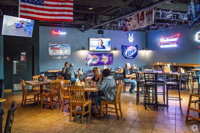 Barbecue platters and build‑your‑own burgers make The Hideout a Stacy staple.