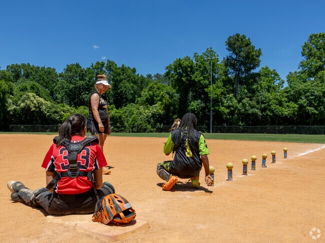 Aclinic to improve these catcher's skills takes place at Earlewood Park near Seminary Ridge.