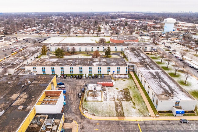 Thornridge High School is a one story building.