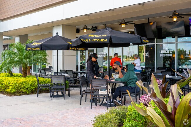 Miramar Park Place is a few minutes away from Miramar Park and hosts restaurants and stores.