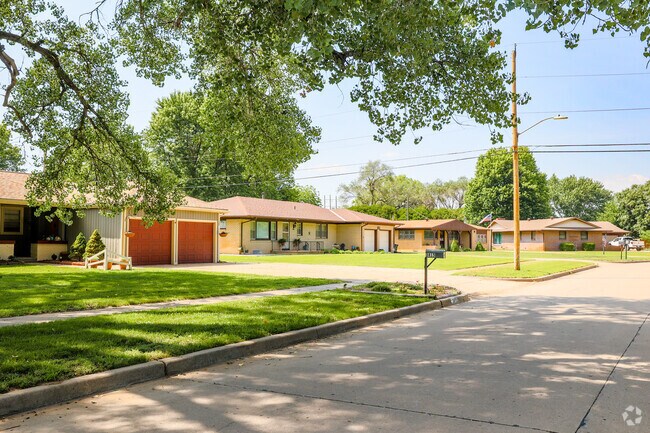 Many of the homes in Benjamin Hills-Pleasant Valley have plenty of open space between homes.